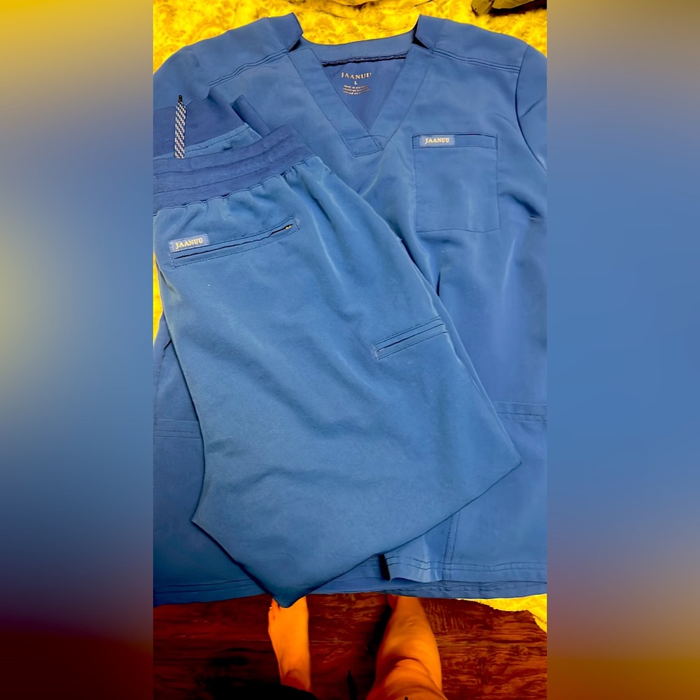 Jaanuu scrubs set
